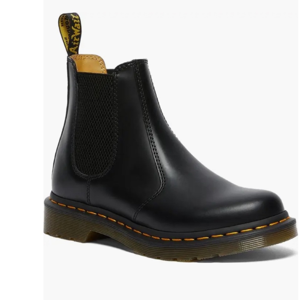 NWT Dr. Martens 2976 Chelsea Boots Black